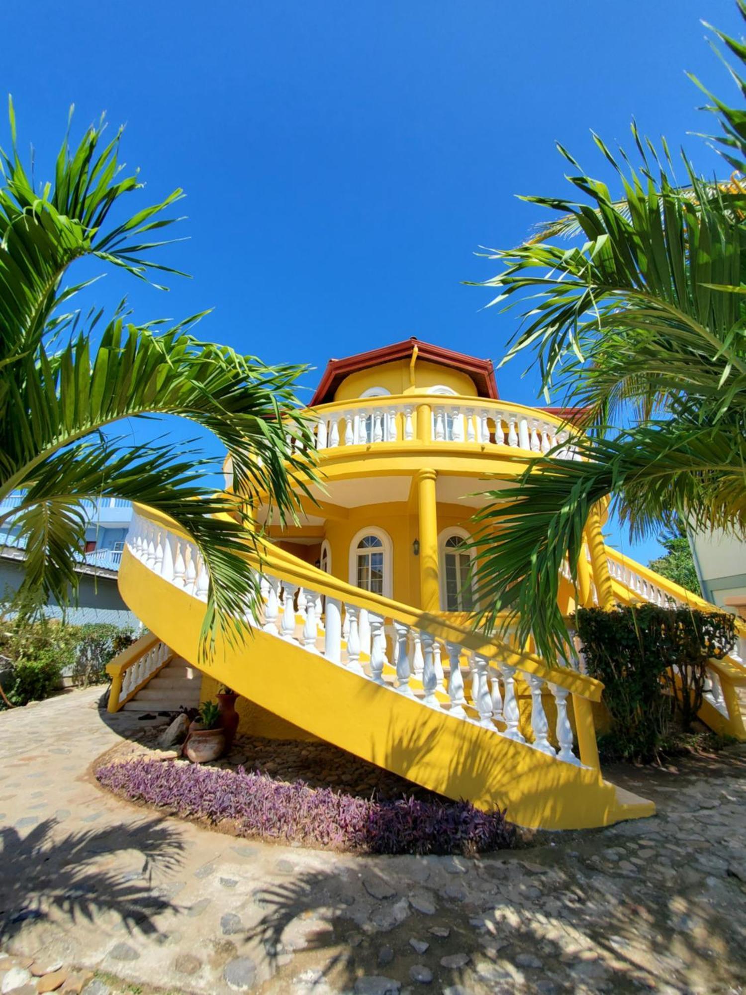Blue Parrot Beach House And Villas Hopkins Kültér fotó