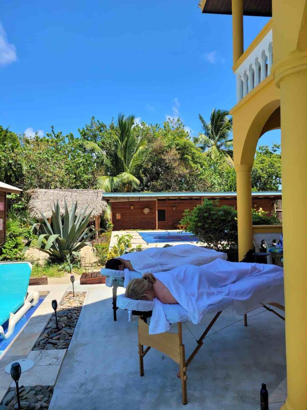 Blue Parrot Beach House And Villas Hopkins Kültér fotó